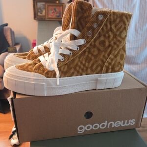 Women's Corduroy High-Top Sneakers - Mustard